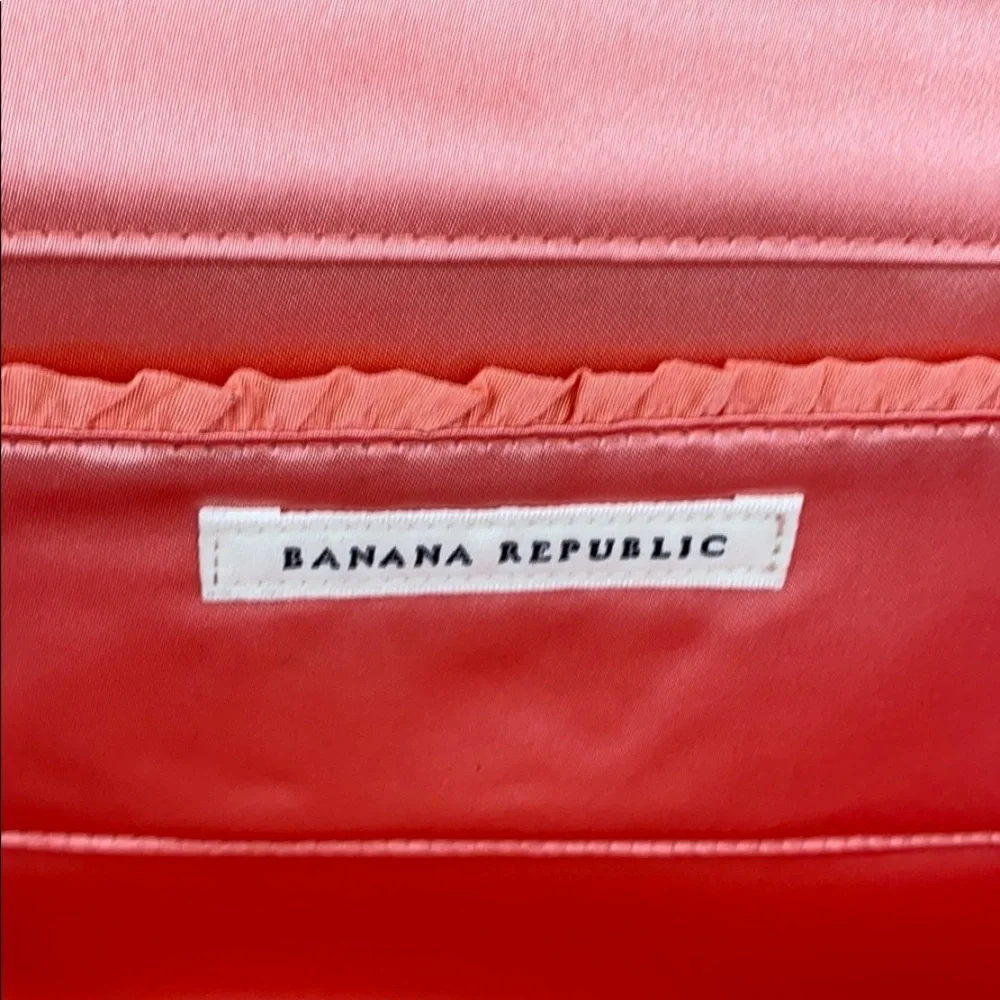 ❤️ Banana Republic Leather Lace Clutch